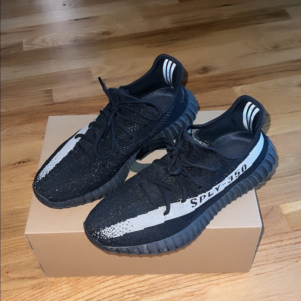 Yeezy Boost 350 V2 in Black/Oreo color Men’s size 11